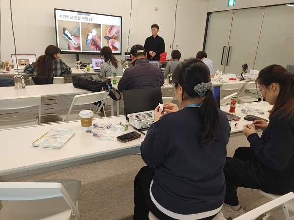 09b9a8a1a63e729f44e58f1f028afb04.jpg